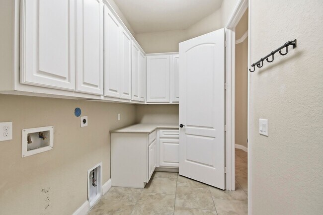 Building Photo - 25235 Denton Trace Dr