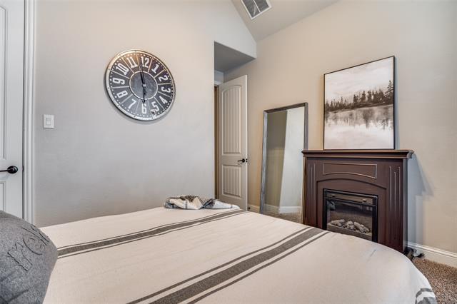 Building Photo - 401 Sarah Cir