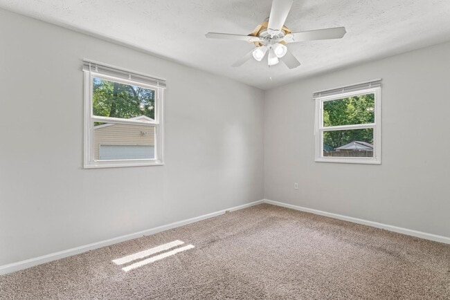 Building Photo - 1909 Mayfair Dr