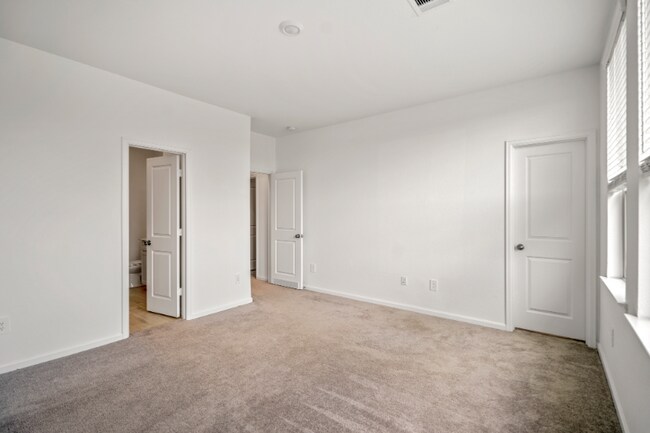 Building Photo - 613 Royal Arch Dr