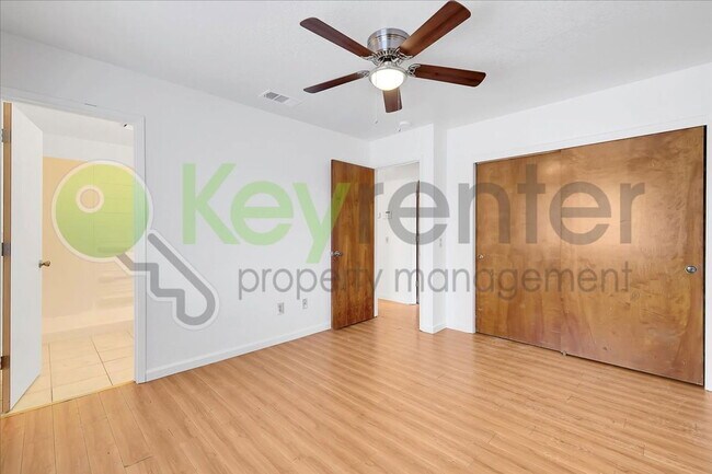 Building Photo - 10 Dempster Ct