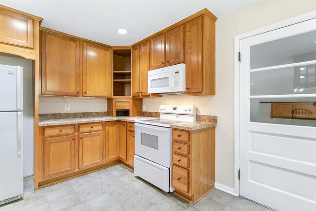 Building Photo - 208 Longhill Rd
