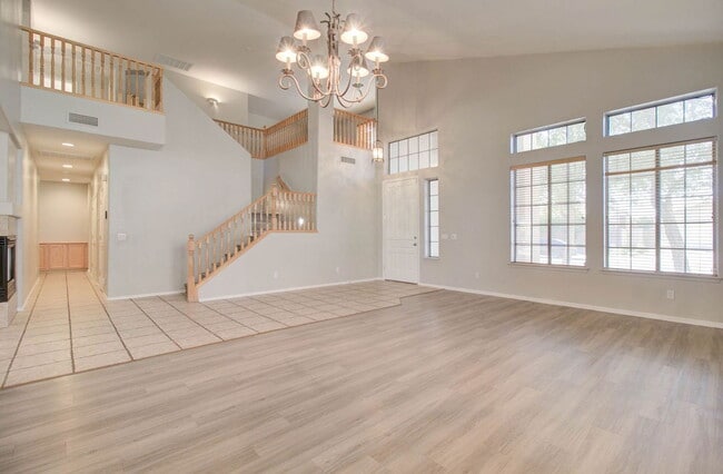 Building Photo - 2026 E County Down Dr