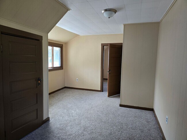 Building Photo - Beautiful 3 Bedroom