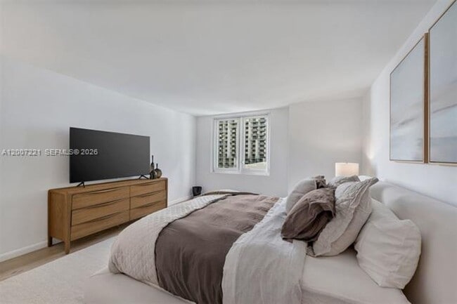 Building Photo - 2301 Collins Ave