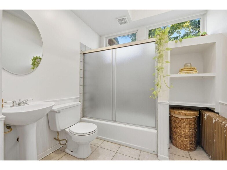 Building Photo - 2701 DuPont Ave S