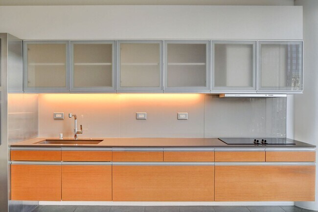 Building Photo - Veer Towers 1009W- Partial Strip Views fro...