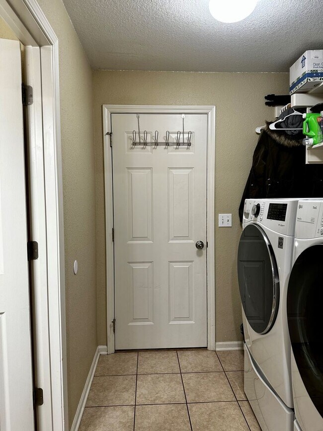 Building Photo - Spacious Home, North Park Area