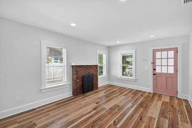 Building Photo - Fully Renovated 3 bedroom St. Pete Home | ...