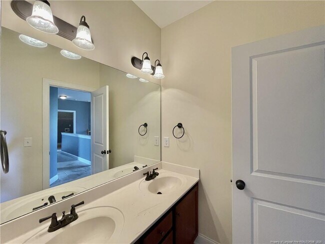 Building Photo - 4033 Hunting Path Dr