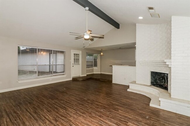 Building Photo - 15631 Cascade Point Dr