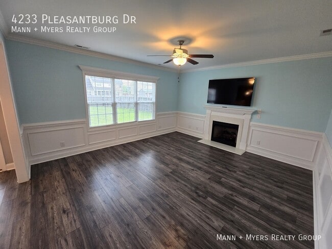 Building Photo - 4233 Pleasantburg Dr