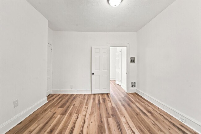 Building Photo - 1213 N 60th St