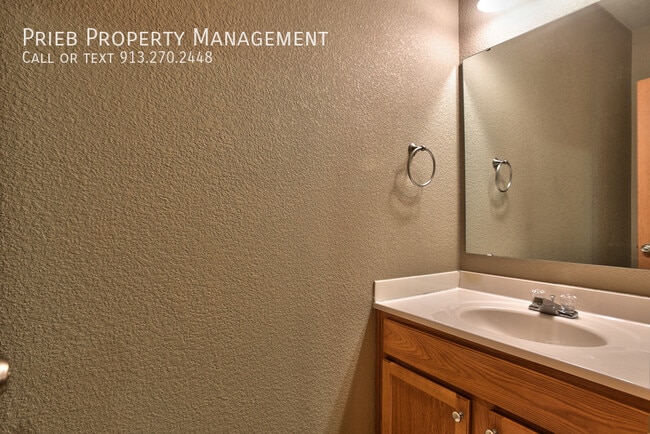 Building Photo - 900 S Woodson Ct