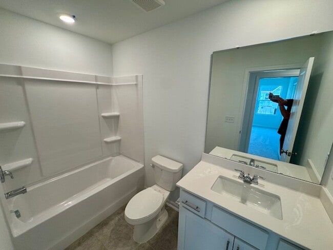 Building Photo - Brand New Townhome!