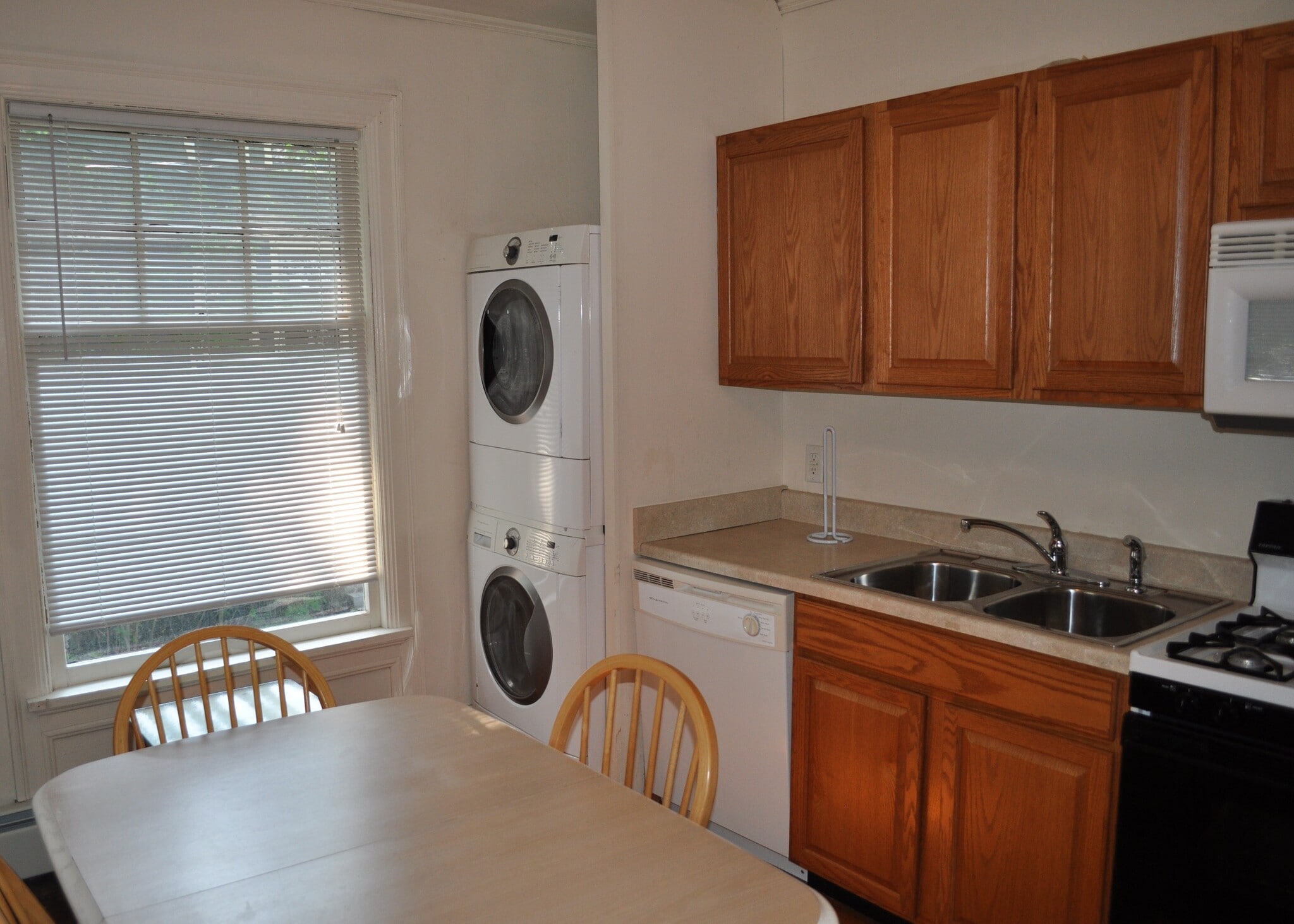 Building Photo - 102 Highland Pl