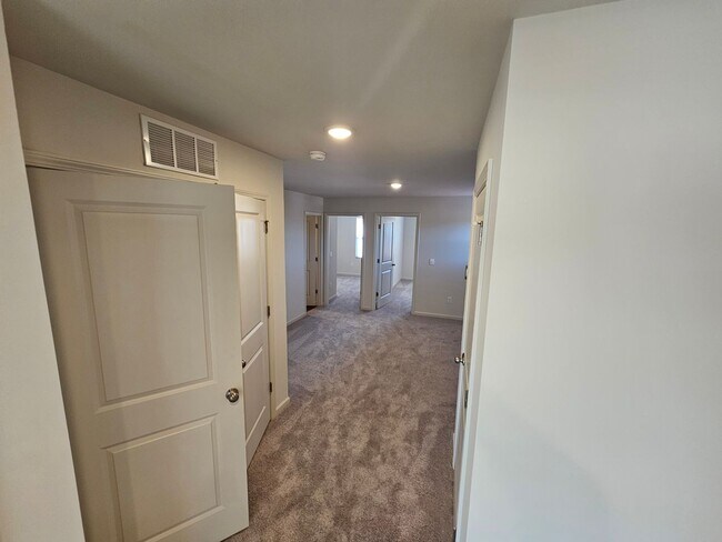 Building Photo - Brand new Townhome in Newton