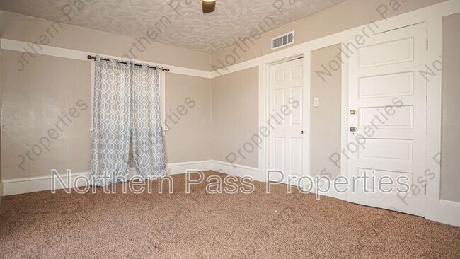 Building Photo - 7600 Franklin Dr