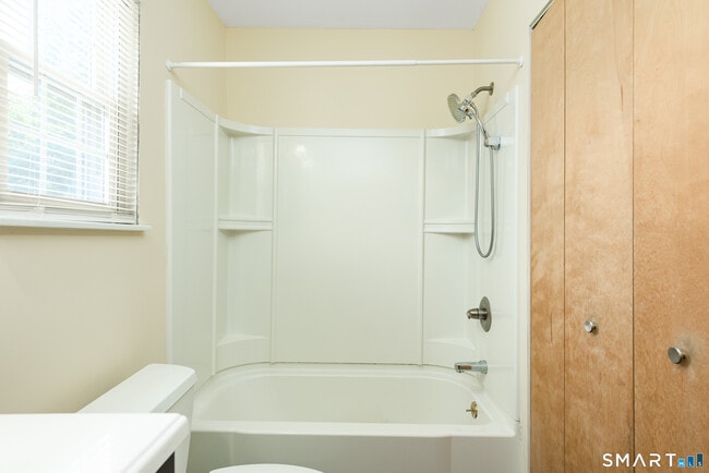 Building Photo - 54 Willieb St