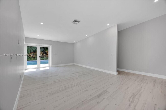 Building Photo - 8303 Old Cutler Rd