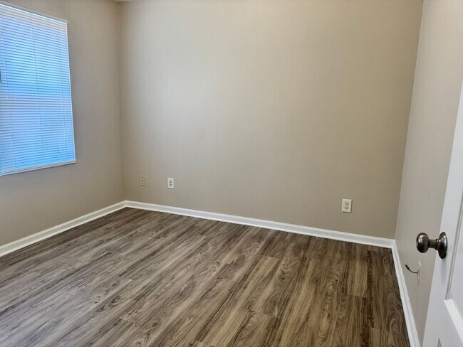 Building Photo - 3236 Ridgewood Pl Dr
