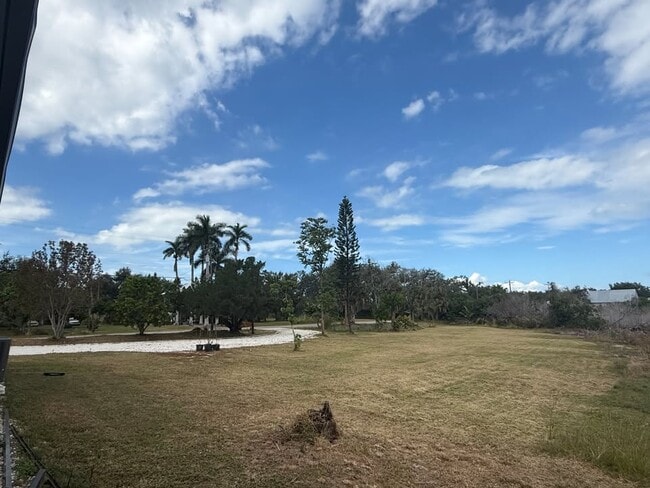 Building Photo - 1550 Center Rd