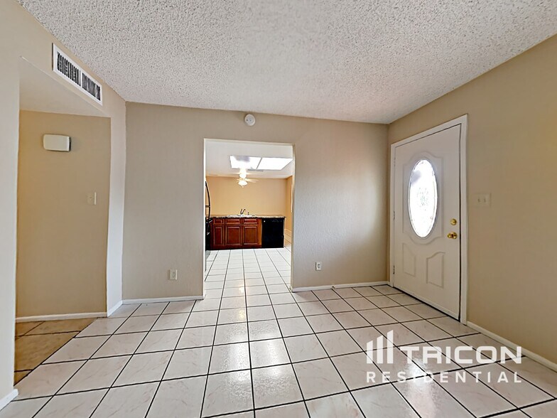 Building Photo - 3032 N 79th Ln