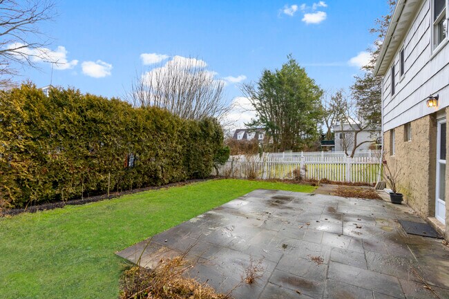 Building Photo - 319 Wagner Ave