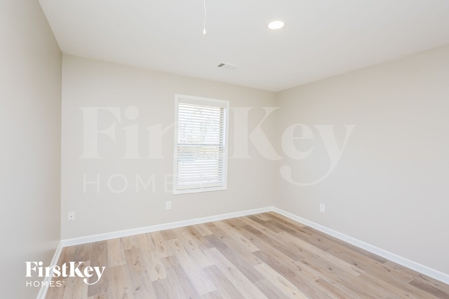 Building Photo - 3192 Sag Harbor Ln