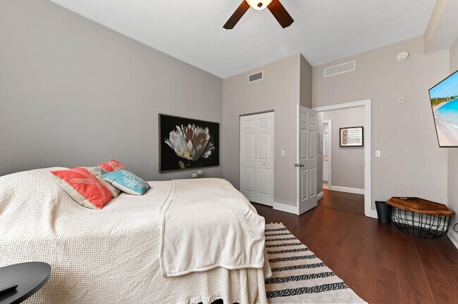 Building Photo - 804 E Windward Way