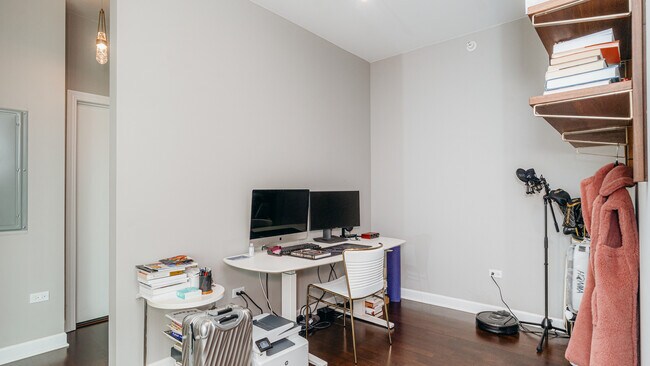 Building Photo - 1201 S Prairie Ave