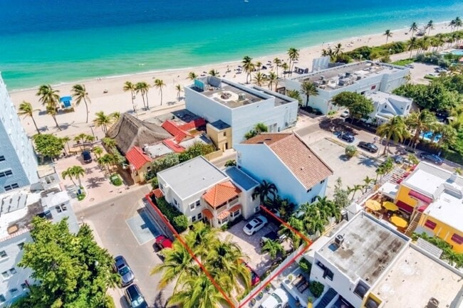 Building Photo - 300 Arizona St