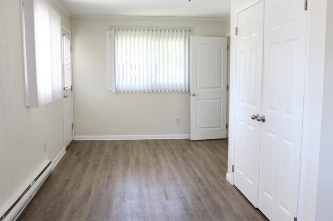 Building Photo - 10 Belchertown Rd