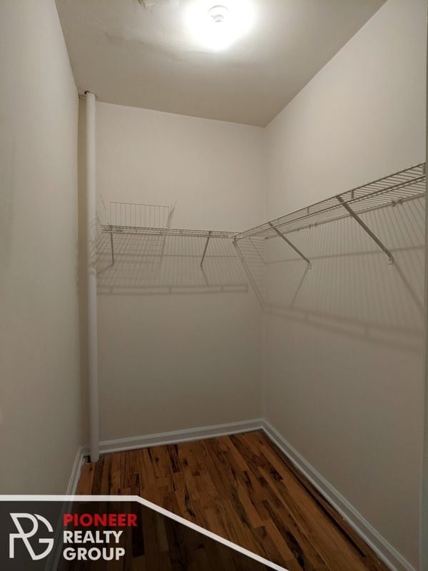 Building Photo - 917 W Dakin St
