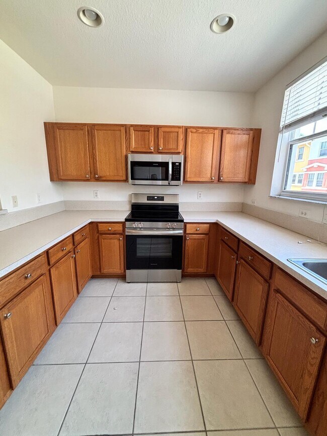 Building Photo - 767 Millbrae Ct