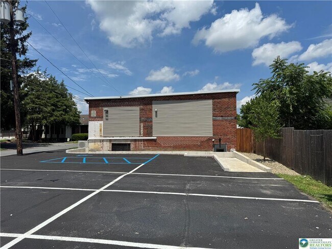Building Photo - 330 Linden Ave