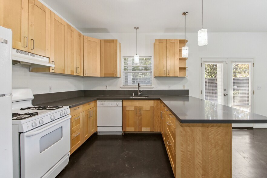 Building Photo - 3108 2nd Ave