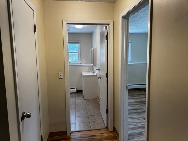 Building Photo - Briarwood 10