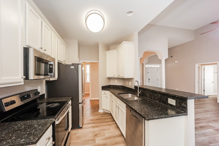 Building Photo - 54 Cottage Ln