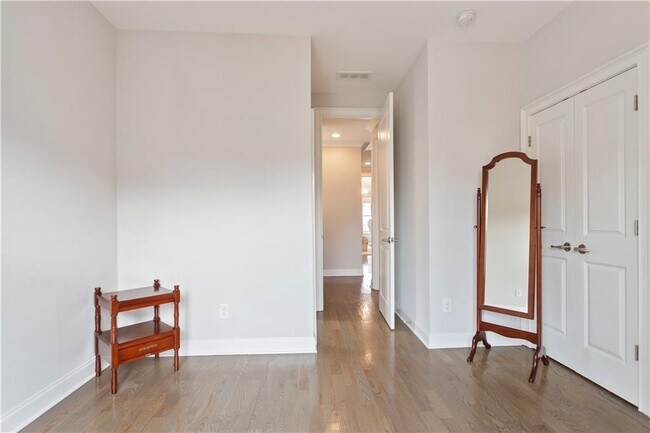 Building Photo - 1135 Cordia Ave