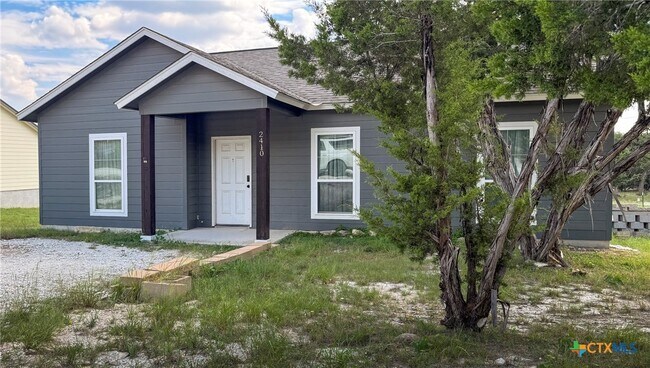 Building Photo - 2410 Golf Dr