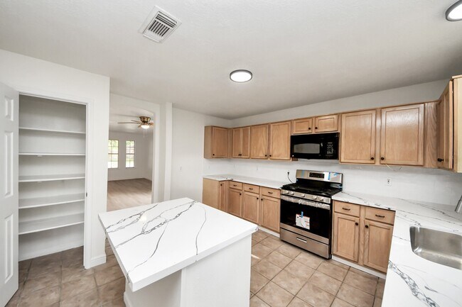 Building Photo - 3046 Texas Oak Dr