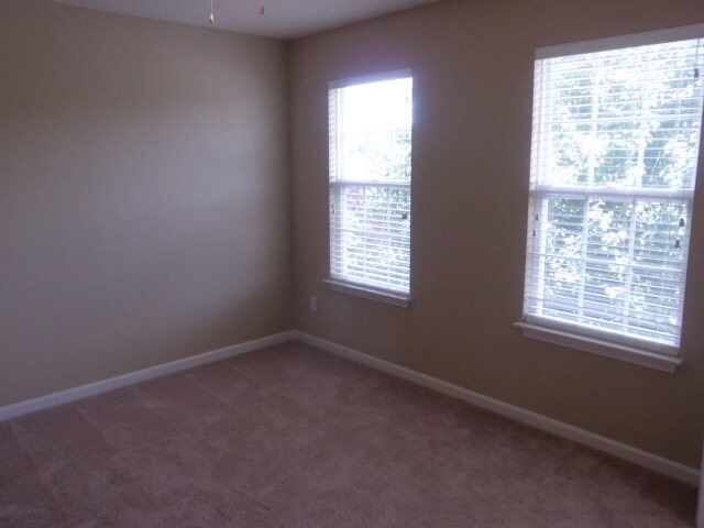 Building Photo - 4400 Chimney Springs Dr