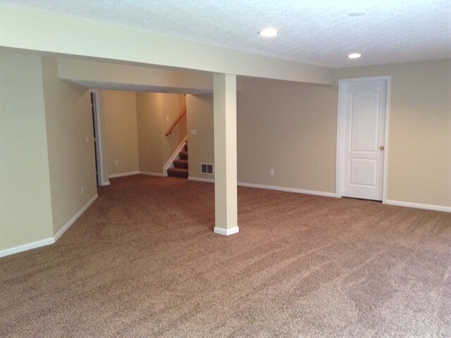 Building Photo - 858 Ridgepoint Dr