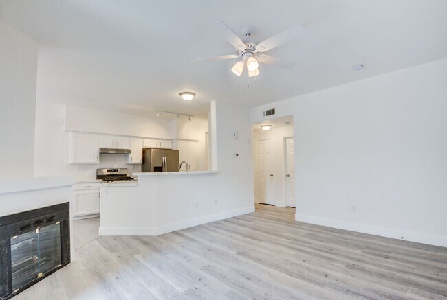 Building Photo - UPGRADED 2 BEDROOM CONDO!