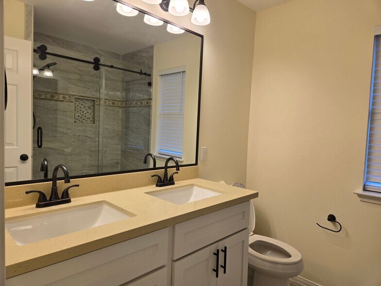 Building Photo - 5510 Cedaredge Ct