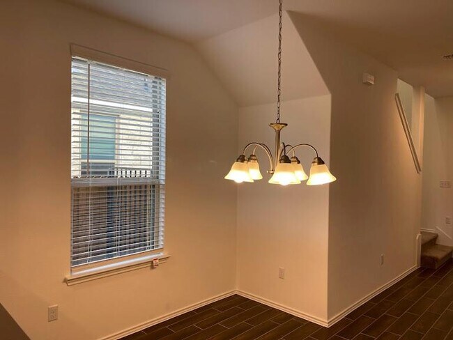 Building Photo - 640 Pickrell Lp