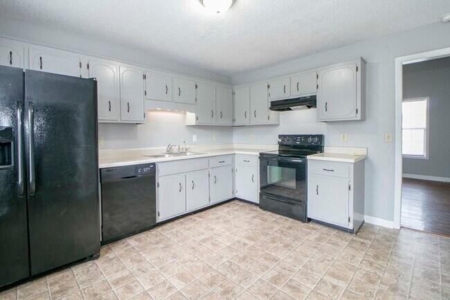 Building Photo - 1212 Kendall Dr