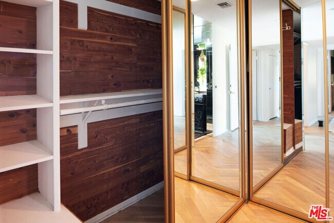 Building Photo - 4661 Bedel St