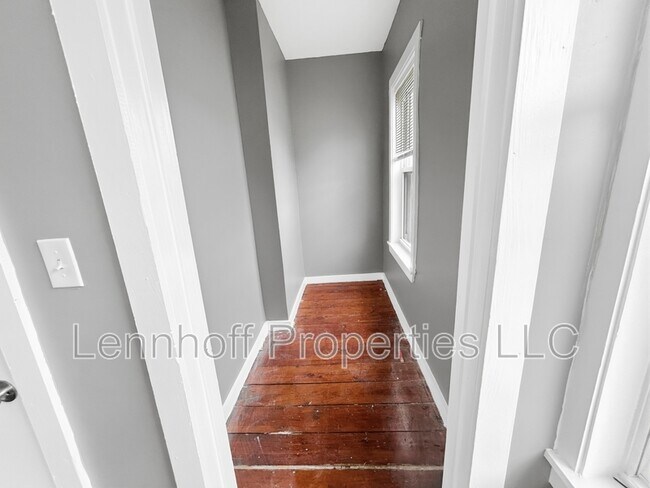 Building Photo - 142 Jewett St